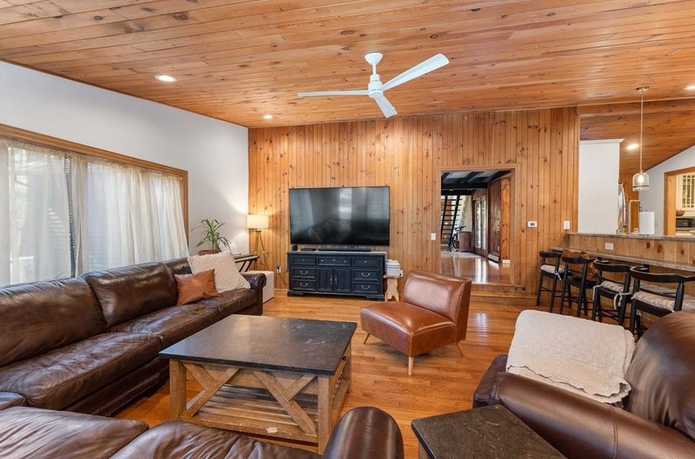 100 Foster Center Rd, Scituate RI  02825-1327 exterior