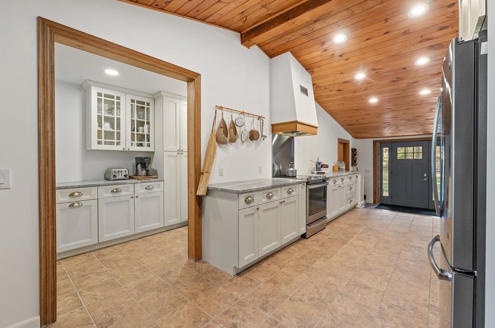 100 Foster Center Rd, Scituate RI  02825-1327 exterior