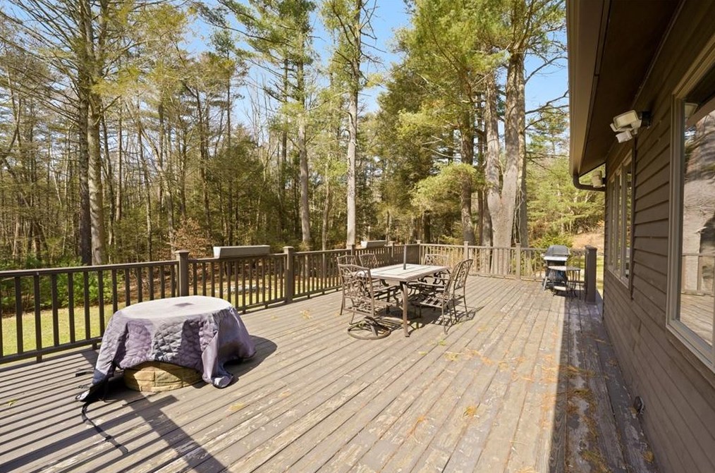 100 Foster Center Rd, Scituate RI  02825-1327 exterior