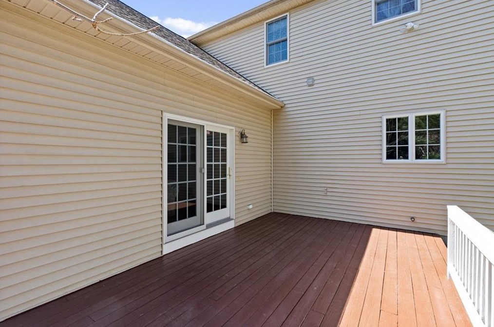 8 Logan Dr, Lincoln RI  02865-1349 exterior