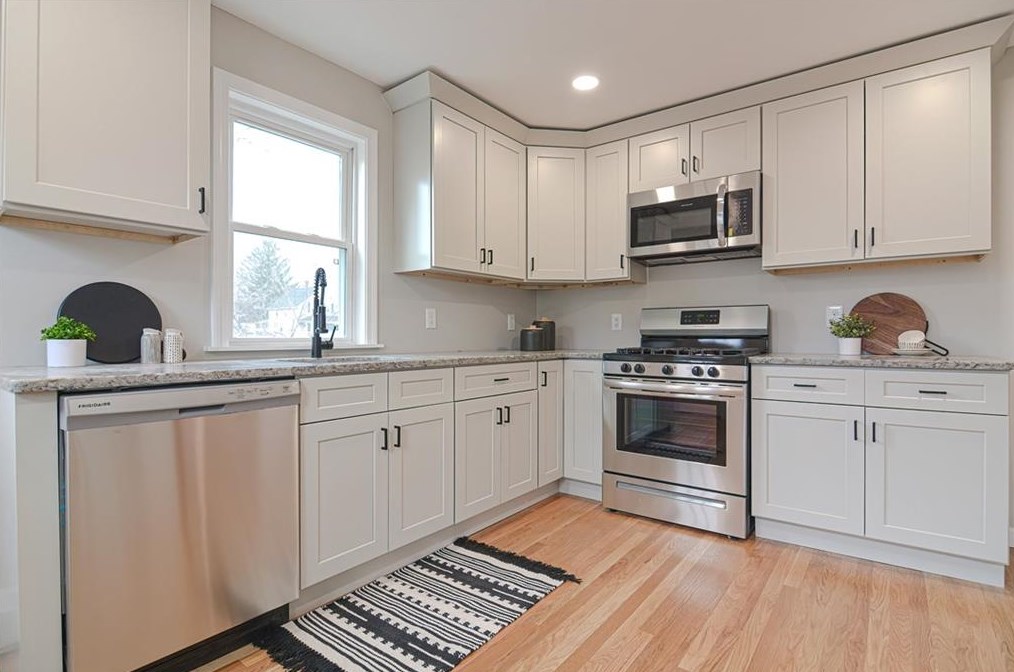 64 Burnside Ave, East Providence RI  02915-3223 exterior