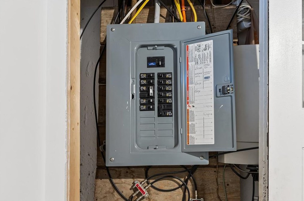 85 Stearns St, Pawtucket RI  02861-1272 exterior