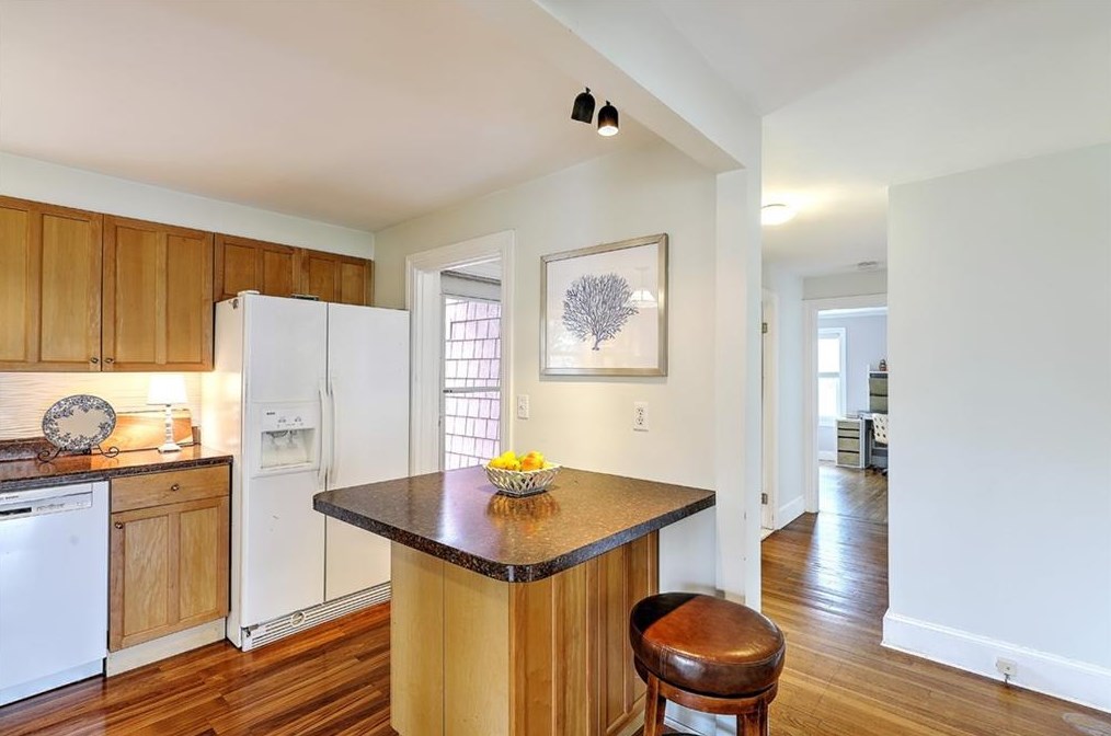 2 Milton Rd, Barrington RI  02806-1102 exterior