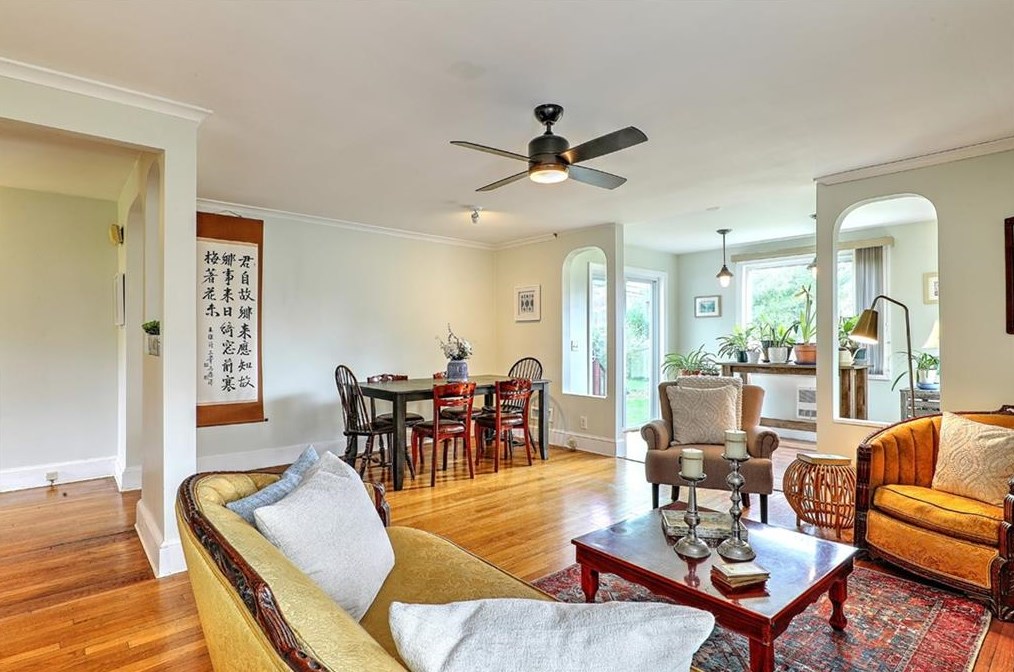 2 Milton Rd, Barrington RI  02806-1102 exterior