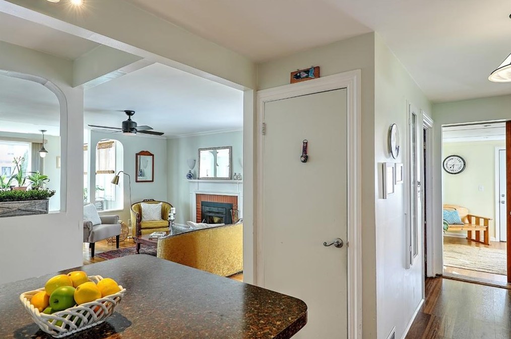 2 Milton Rd, Barrington RI  02806-1102 exterior