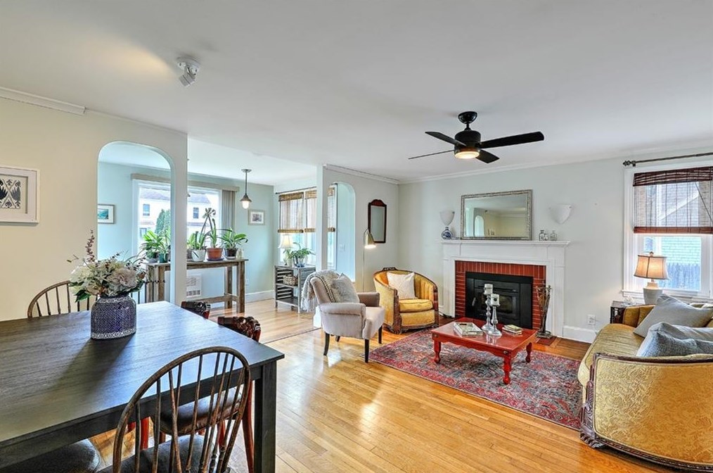 2 Milton Rd, Barrington RI  02806-1102 exterior