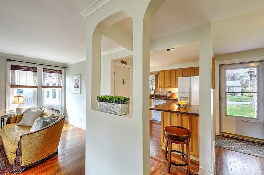 2 Milton Rd, Barrington RI  02806-1102 exterior