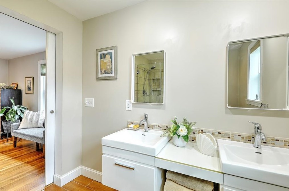 2 Milton Rd, Barrington RI  02806-1102 exterior