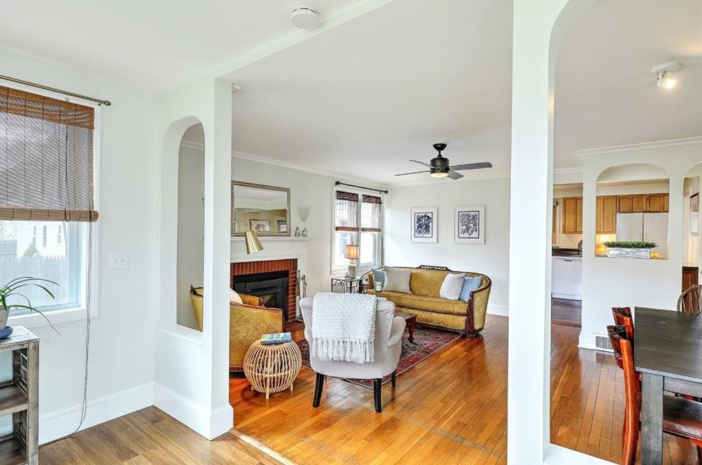 2 Milton Rd, Barrington RI  02806-1102 exterior