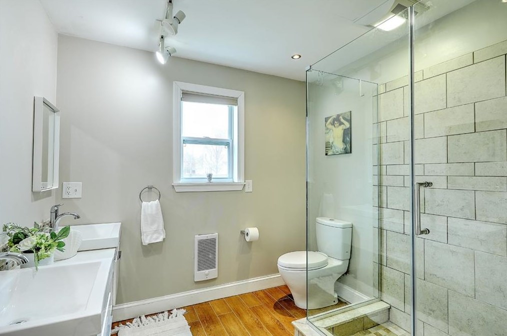 2 Milton Rd, Barrington RI  02806-1102 exterior