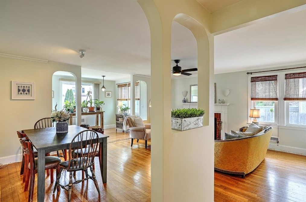 2 Milton Rd, Barrington RI  02806-1102 exterior
