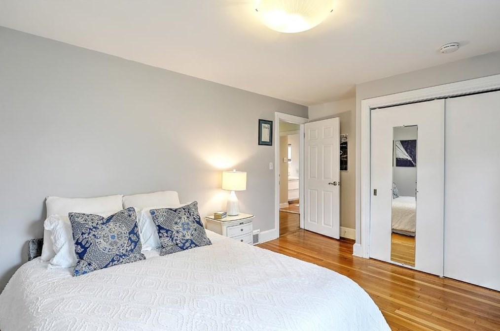 2 Milton Rd, Barrington RI  02806-1102 exterior