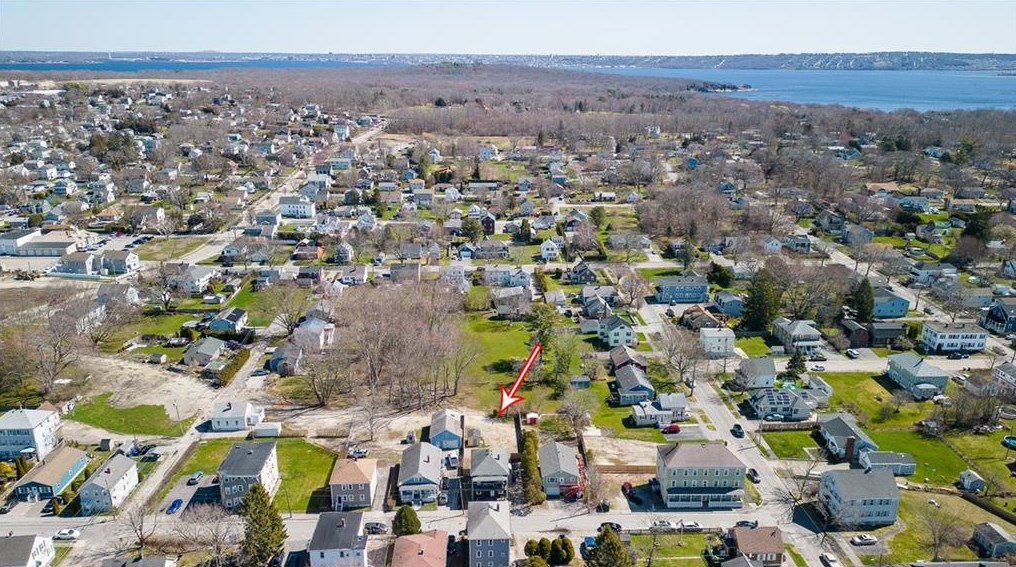 37 Prospect St, Bristol RI 02809-3134 exterior