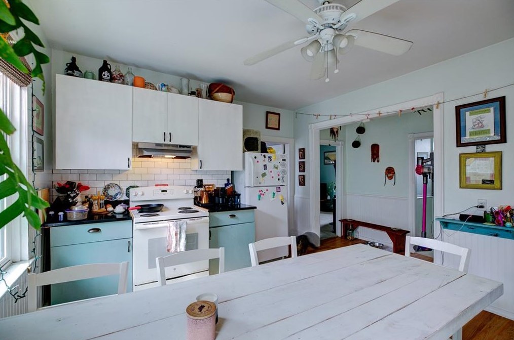 37 Prospect St, Bristol RI 02809-3134 exterior