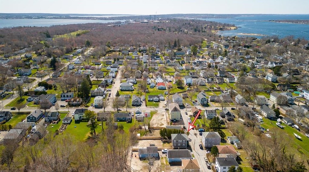 37 Prospect St, Bristol RI 02809-3134 exterior