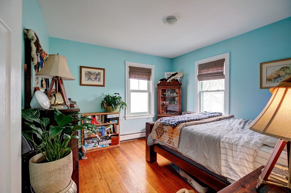 37 Prospect St, Bristol RI 02809-3134 exterior