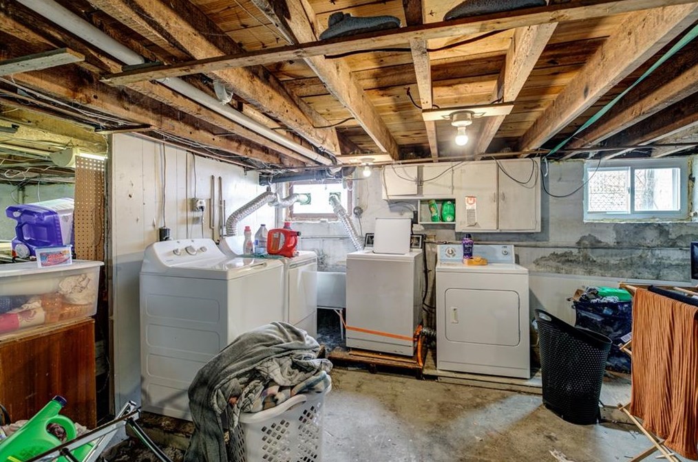 37 Prospect St, Bristol RI 02809-3134 exterior