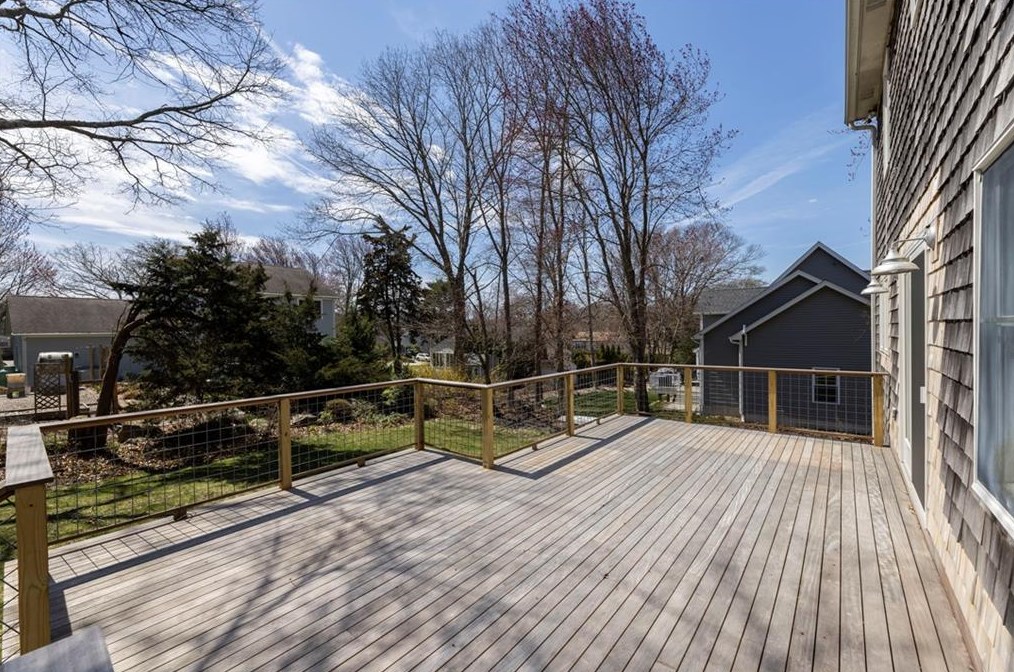 9 Ferry St, Jamestown RI  02835-2516 exterior