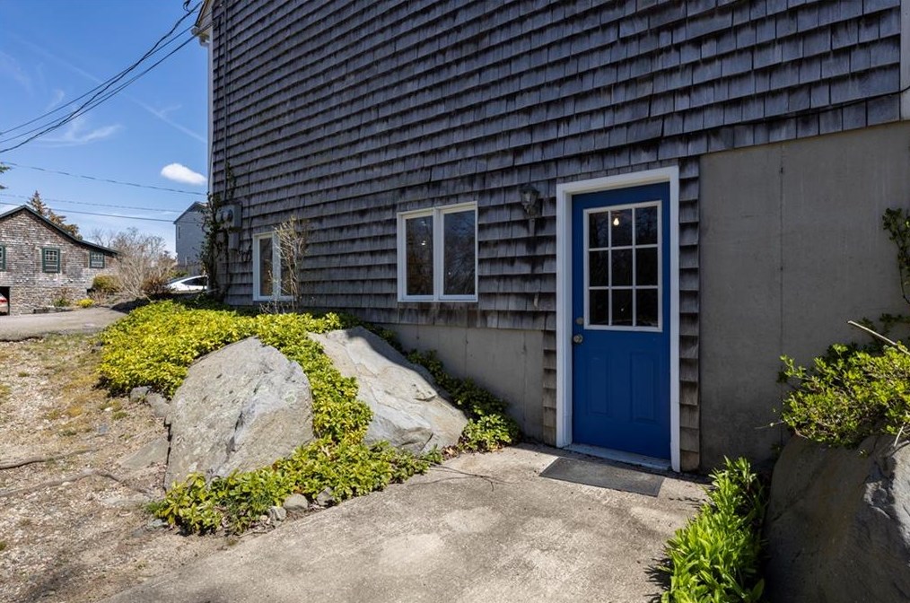 9 Ferry St, Jamestown RI  02835-2516 exterior