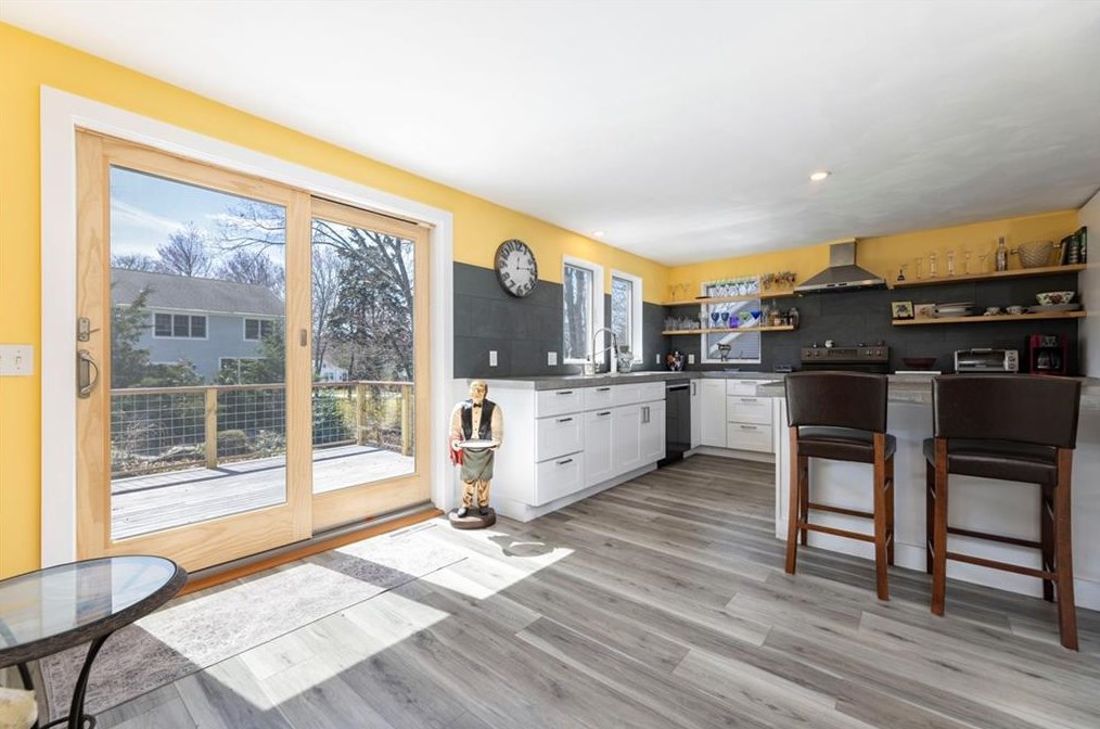 9 Ferry St, Jamestown RI  02835-2516 exterior