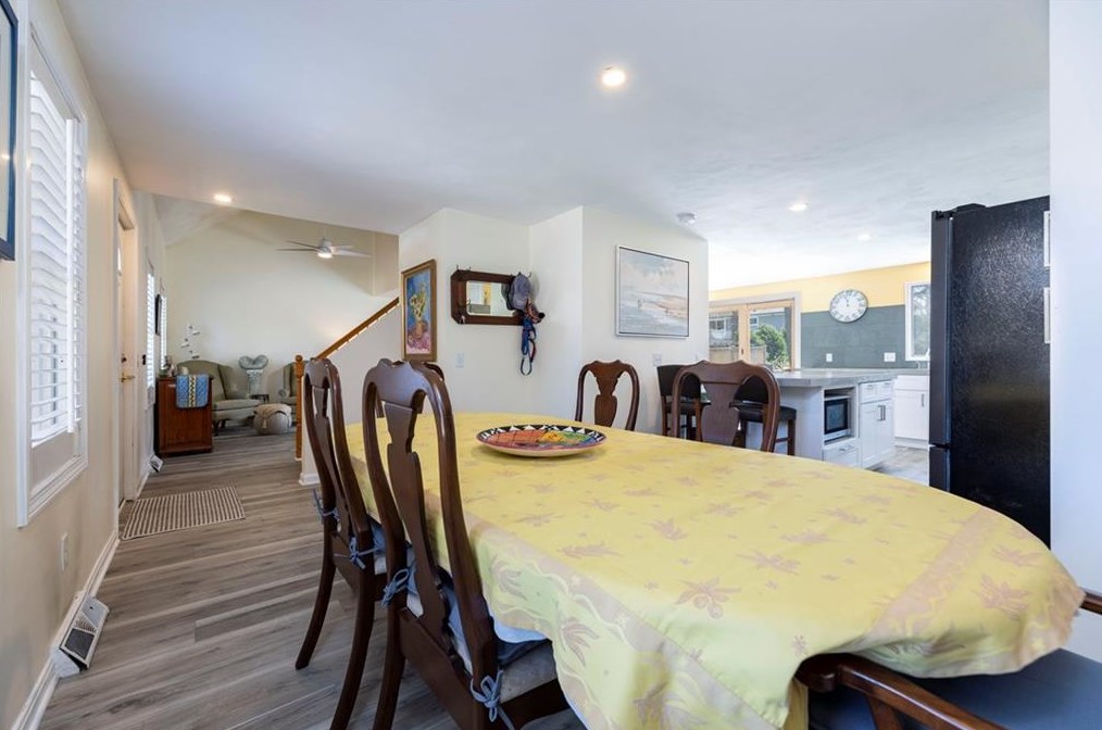 9 Ferry St, Jamestown RI  02835-2516 exterior