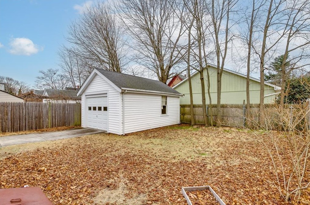 94 Lexington Ave, Cranston RI  02910-3310 exterior