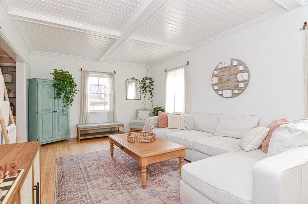 11 Maple Ave, North Smithfield RI  02824-1209 exterior