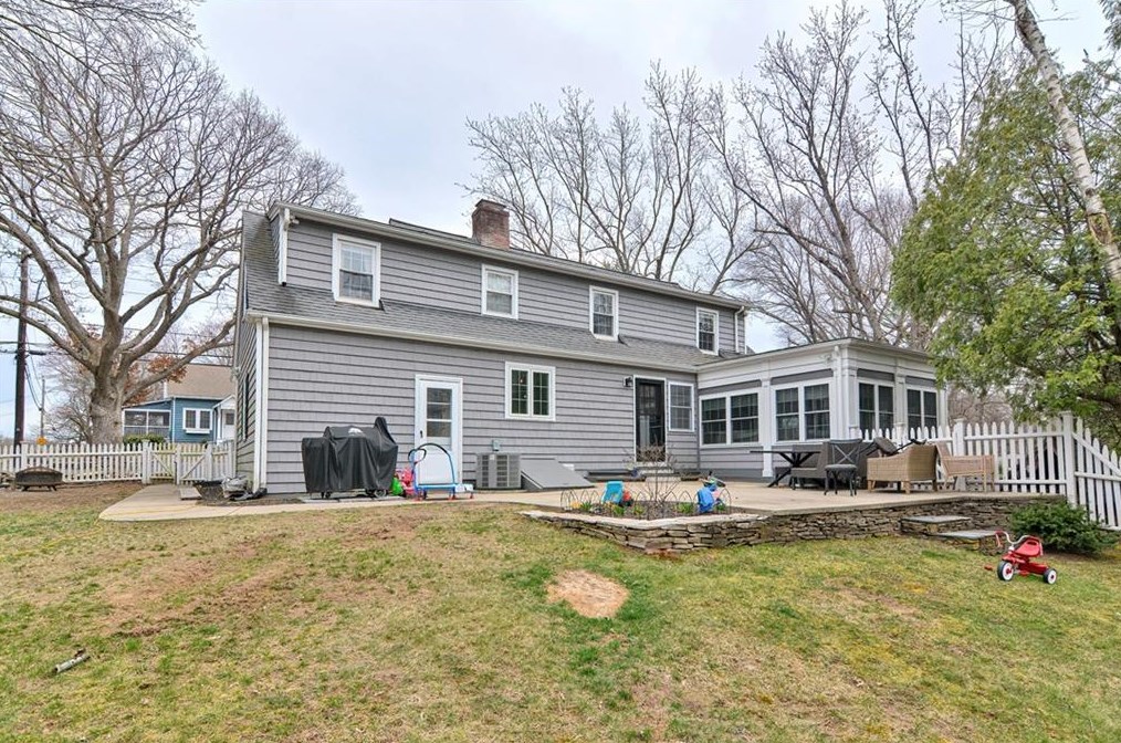 11 Maple Ave, North Smithfield RI  02824-1209 exterior
