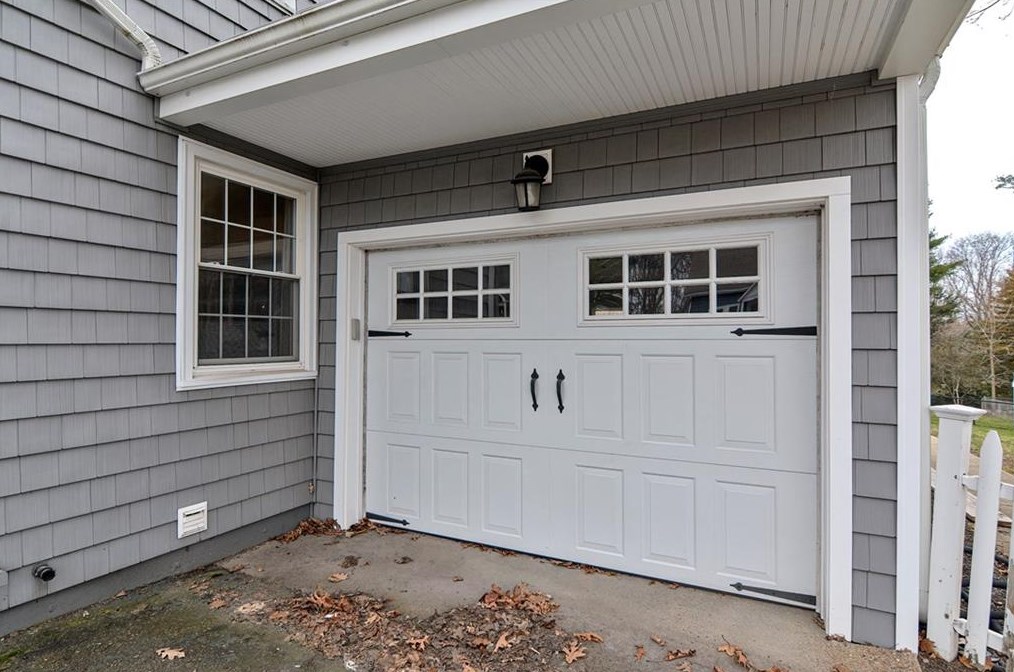 11 Maple Ave, North Smithfield RI  02824-1209 exterior