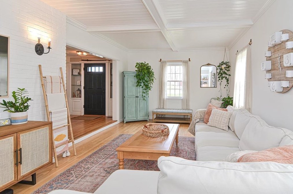 11 Maple Ave, North Smithfield RI  02824-1209 exterior