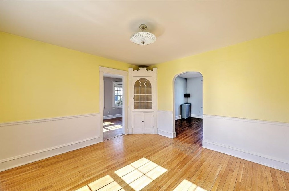 8 Weeden Ave, East Providence RI  02916-1718 exterior