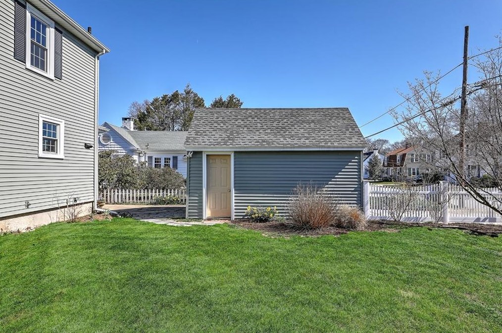 8 Weeden Ave, East Providence RI  02916-1718 exterior