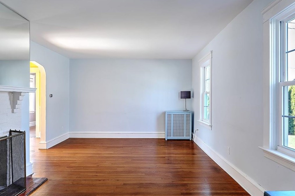 8 Weeden Ave, East Providence RI  02916-1718 exterior