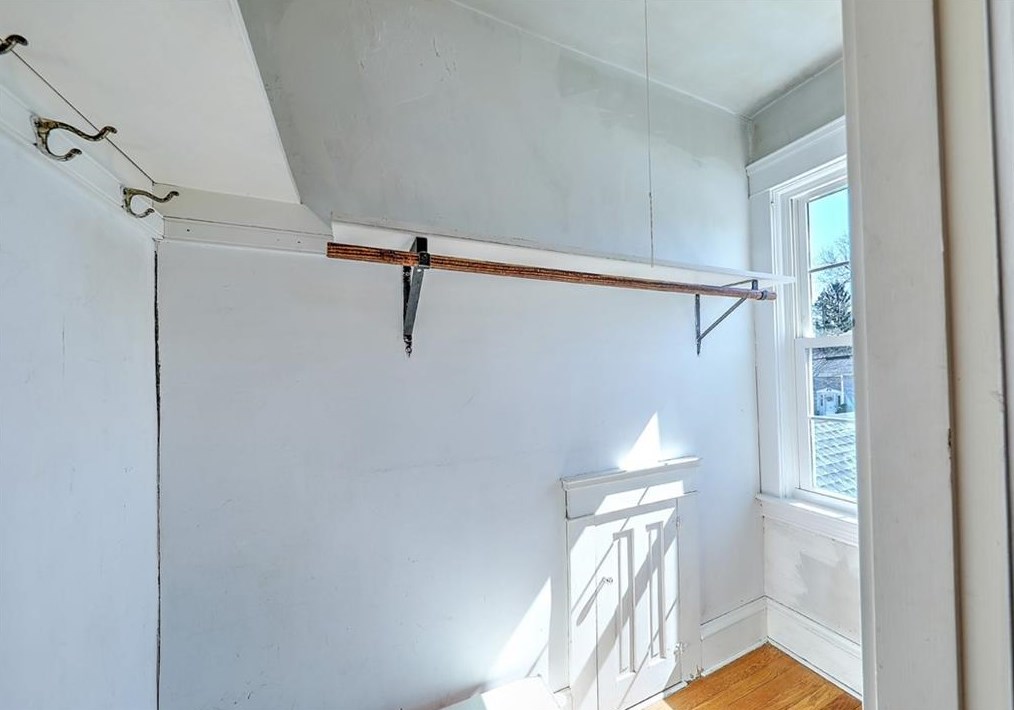 8 Weeden Ave, East Providence RI  02916-1718 exterior