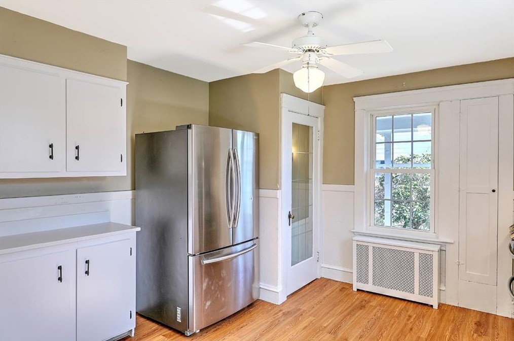 8 Weeden Ave, East Providence RI  02916-1718 exterior