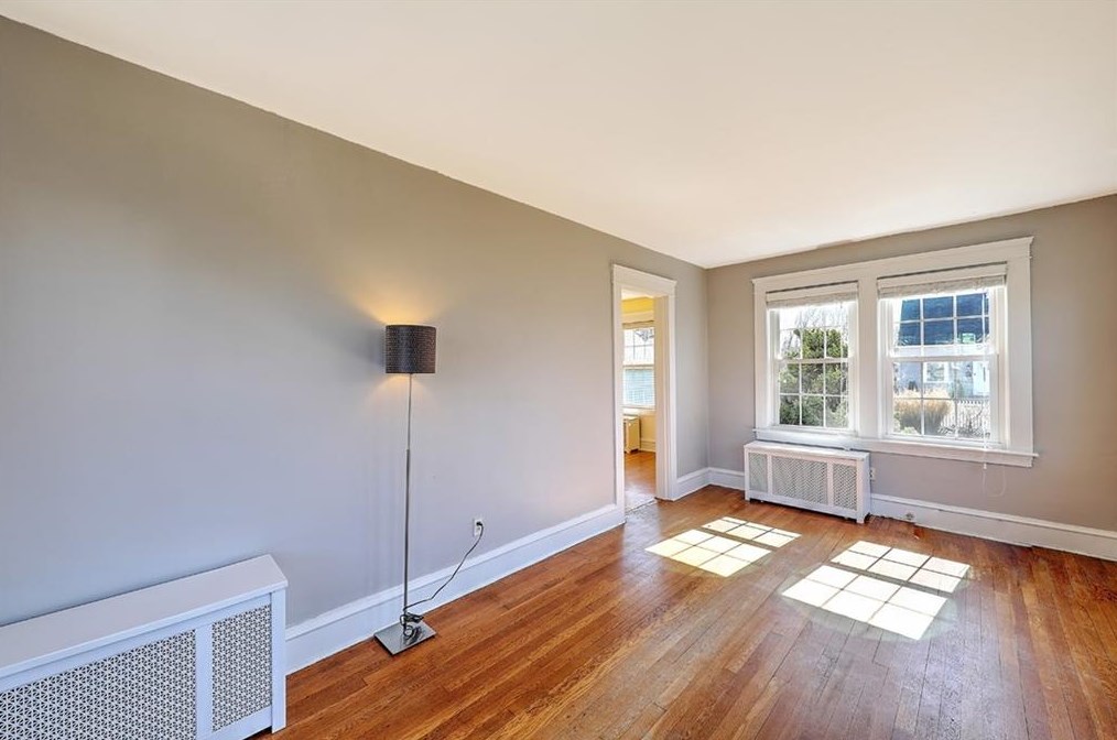 8 Weeden Ave, East Providence RI  02916-1718 exterior