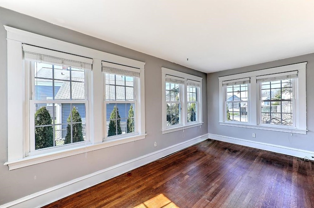 8 Weeden Ave, East Providence RI  02916-1718 exterior