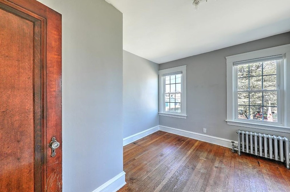 8 Weeden Ave, East Providence RI  02916-1718 exterior