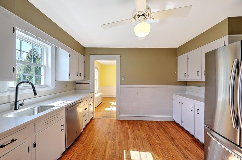 8 Weeden Ave, East Providence RI  02916-1718 exterior