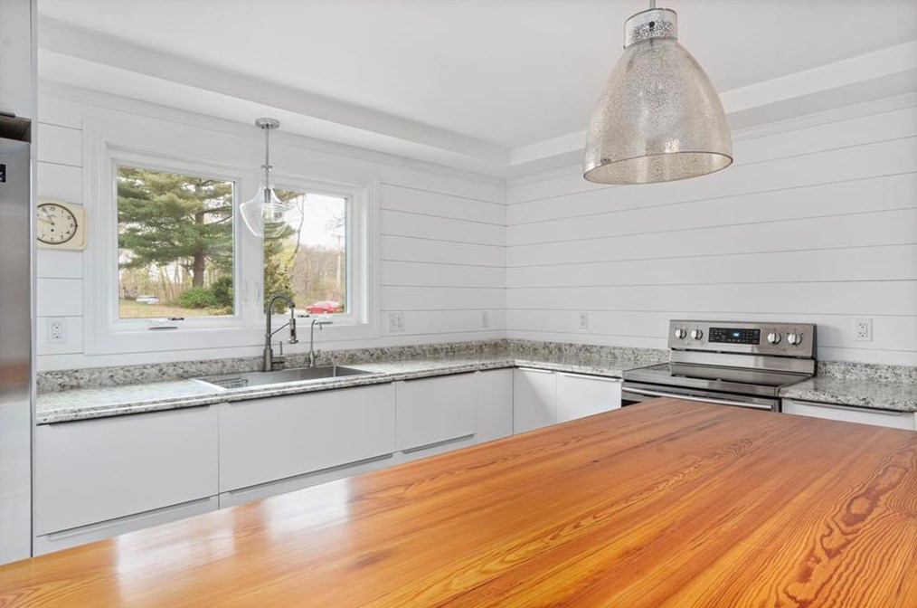 5 Interlocken Rd, East Providence RI  02914-4220 exterior