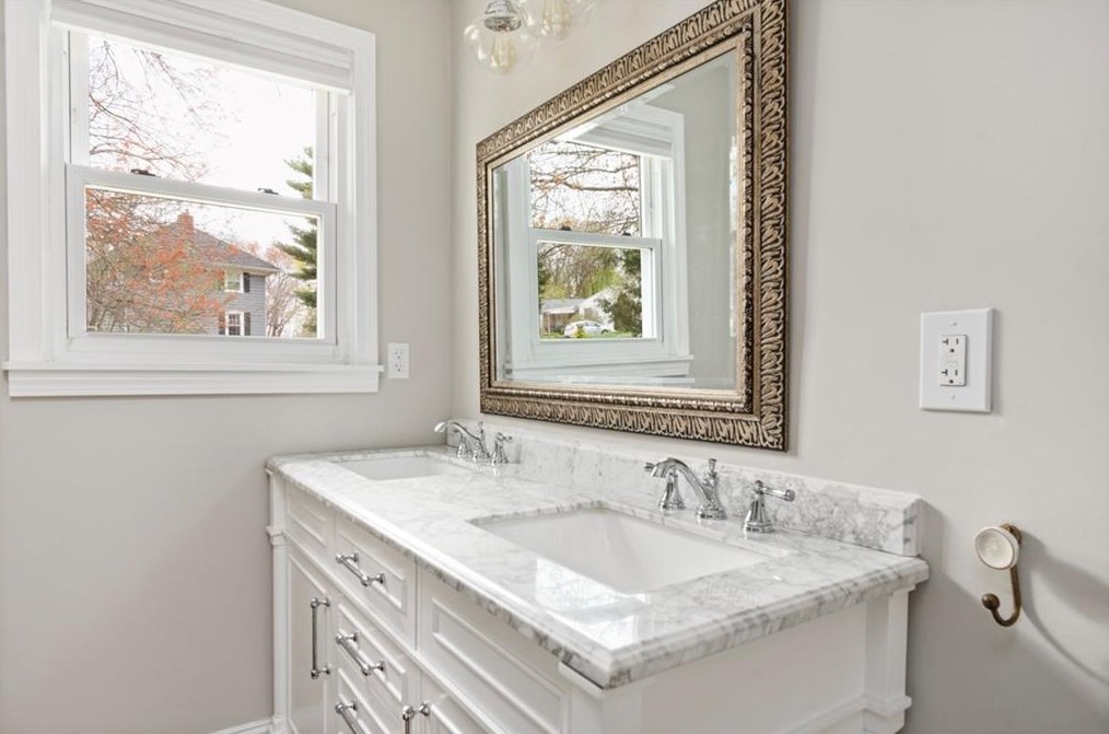 5 Interlocken Rd, East Providence RI  02914-4220 exterior