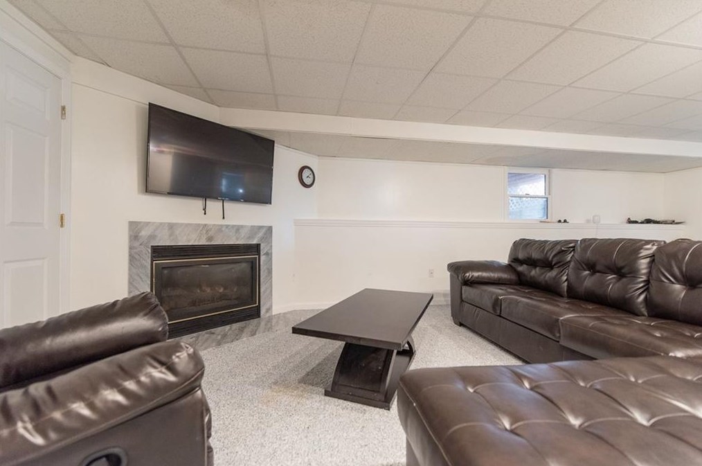 335 Albion Rd, Lincoln RI  02865-4240 exterior