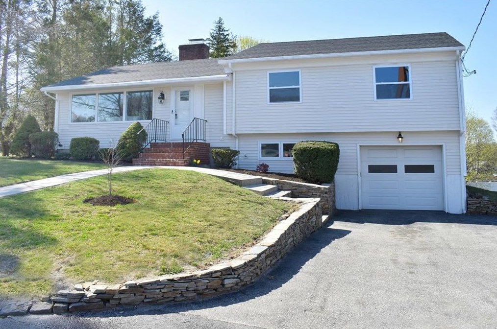 260 Garden Hills Dr, Cranston RI  02920-3428 exterior