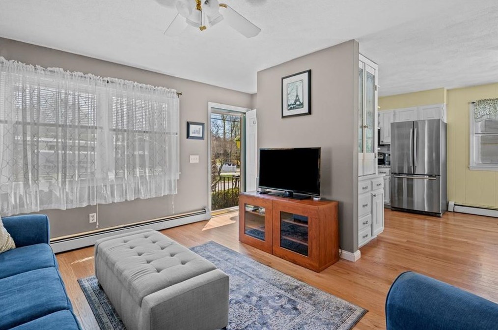 13 Hattie Ave, Smithfield RI  02828-2808 exterior
