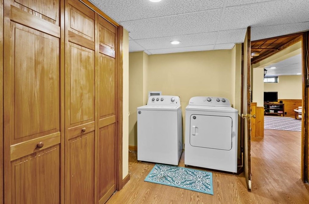13 Hattie Ave, Smithfield RI  02828-2808 exterior
