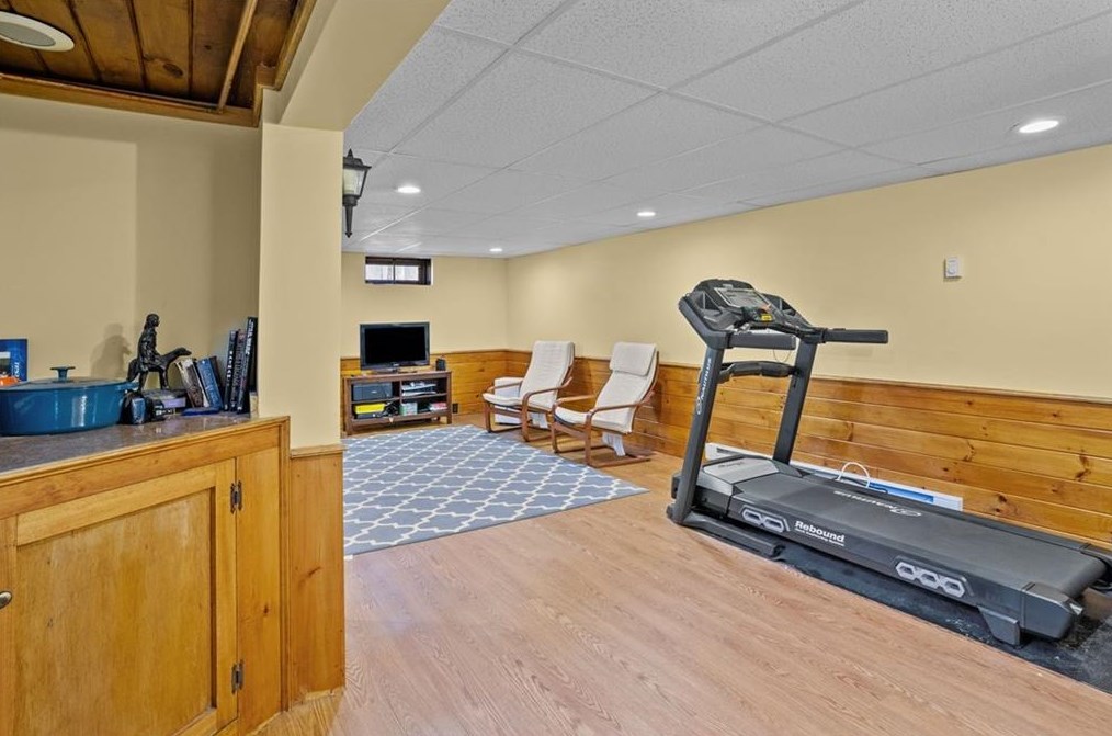 13 Hattie Ave, Smithfield RI  02828-2808 exterior