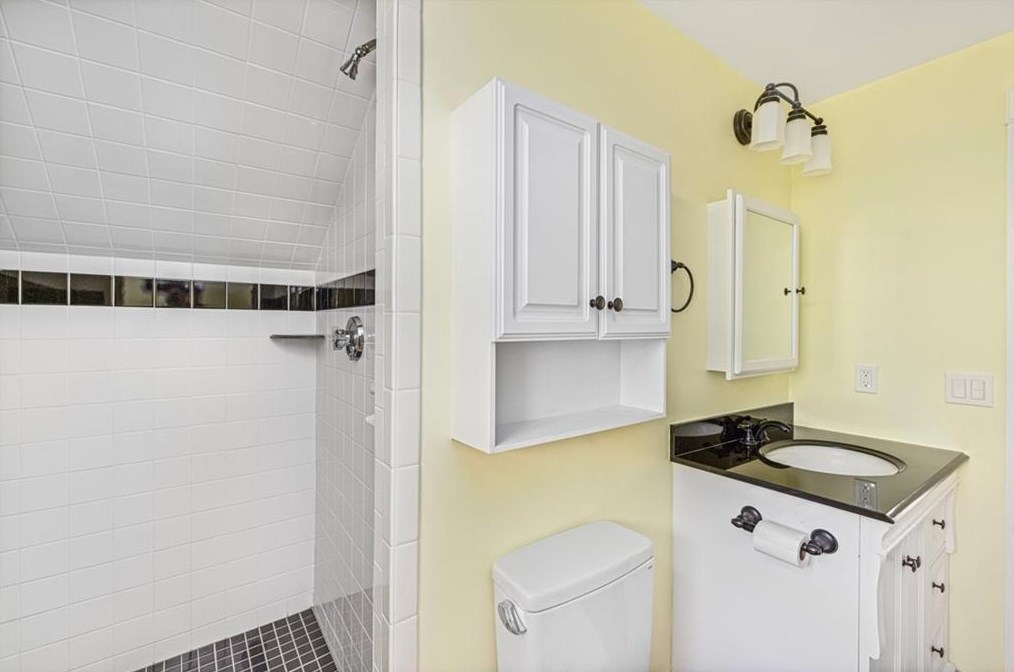 6 Coronado St, Jamestown RI  02835-1229 exterior