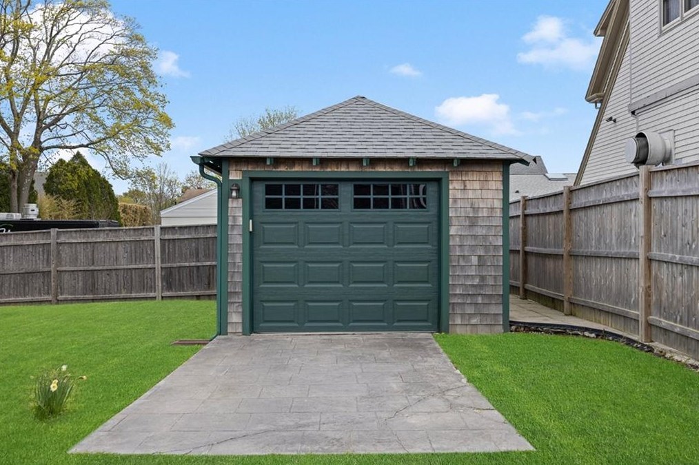 6 Coronado St, Jamestown RI  02835-1229 exterior