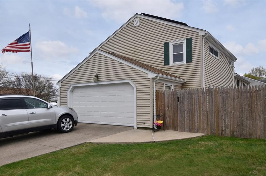 20 Fairbanks Ave, East Providence RI  02914-1914 exterior
