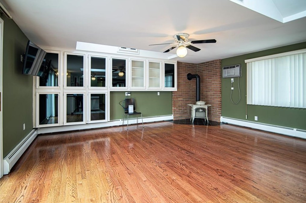 21 Coolridge Ave, Smithfield RI  02828-2651 exterior